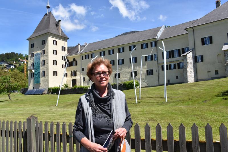 &bdquo;Der Durst der Welt&ldquo; nennt die Nieder&ouml;sterreicherin Gerlinde Thuma ihre Installationen, die auf der Stiftswiese und auch im See zu sehen sind.