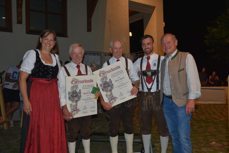 V. l.: Margret Hillebold, Manfred und Anton Egarter, Bernd Mitterer und Landeskapellmeister Christl Vierbauch. Harald Angerer
