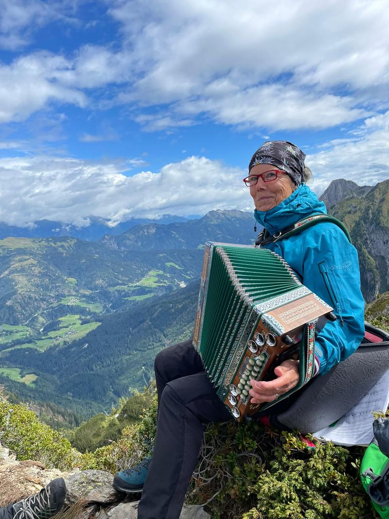 runseck3 Ziehharmonika Spielerin Josefa Unger aus Nostra