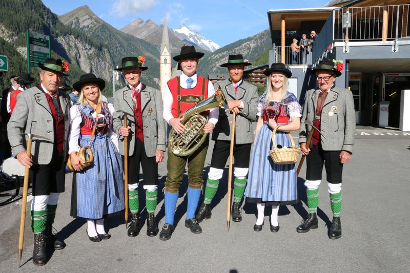 Die TK Heiligenblut spielte am Sonntag einen Fr&uuml;hschoppen und sorgte mit kleineren Abordnungen f&uuml;r die musikalische Umrahmung.
