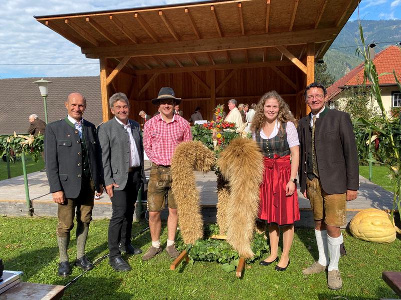 V. l.: Bgm. Manfred Flei&szlig;ner, KR Hermann Schluder, die LJ-Obleute Markus und Maria Schluder und als Ehrengast, LK-Pr&auml;sident Siegfried Huber.