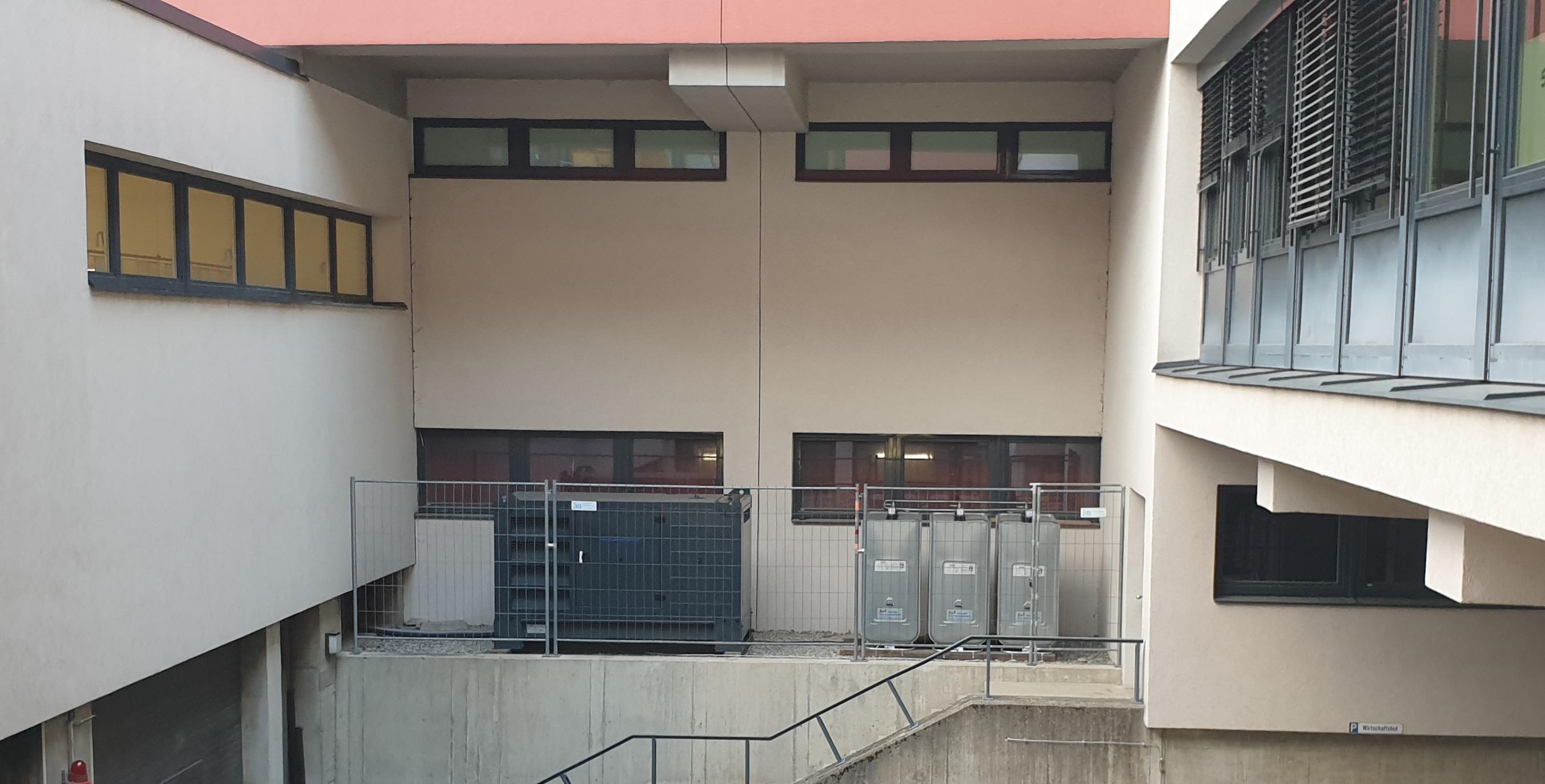 Drei Dieseltanks garantieren eine langanhaltende Versorgung.