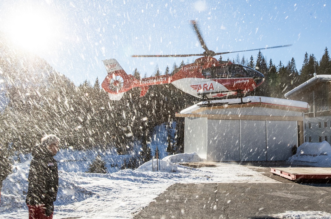 Reges Interesse bestand am neuen Hubschrauber.