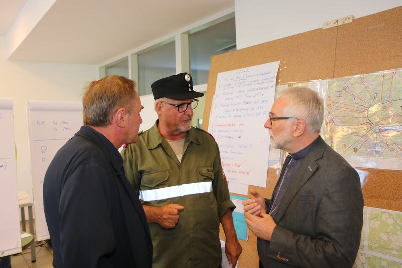 Bischof Marketz und Superintendent Sauer im Gespr&auml;ch mit dem Treffner B&uuml;rgermeister Glanznig