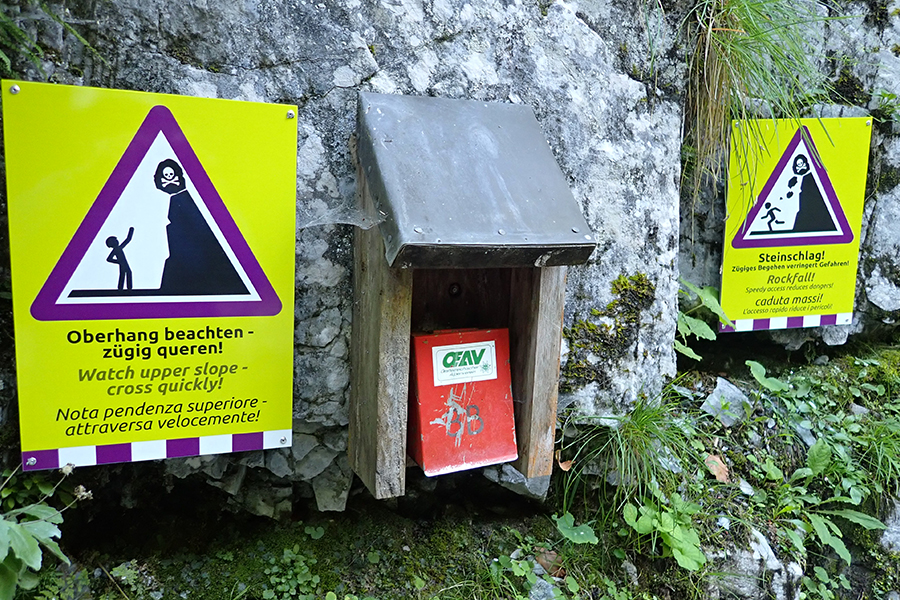 Neue Schilder weisen auf m&ouml;gliche Gefahrenstellen hin.