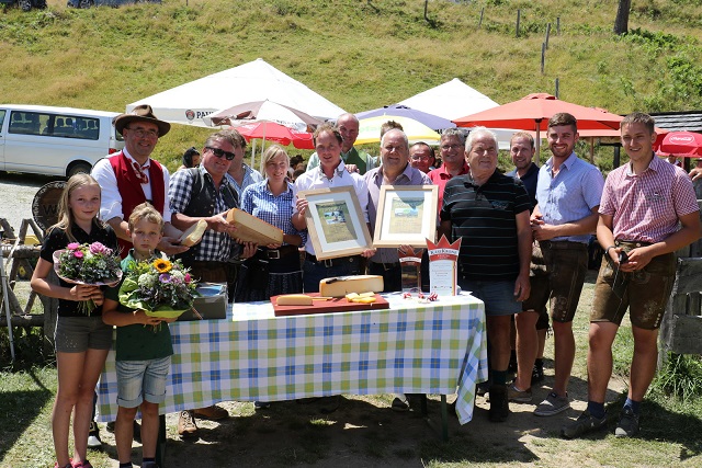 Die Besucher genossen das Almfest bei herrlichem Wetter.