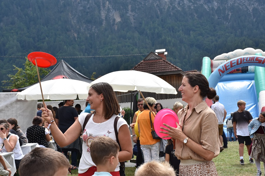 Spiel und eine Zaubershow begeisterten nicht nur die Kinder.