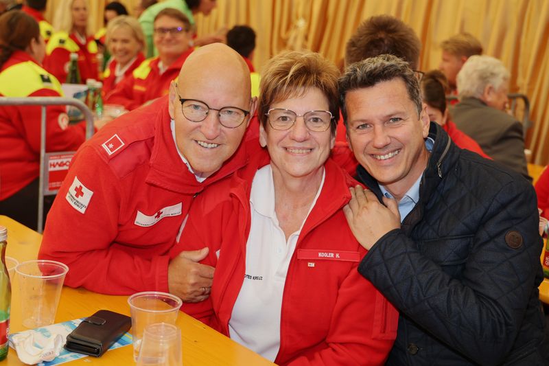 8. Tag der Einsatzkr&auml;fte in Millstatt. Am Bild: LR Daniel Fellner mit Einsatzkr&auml;ften. Foto: LPD K&auml;rnten/Wajand