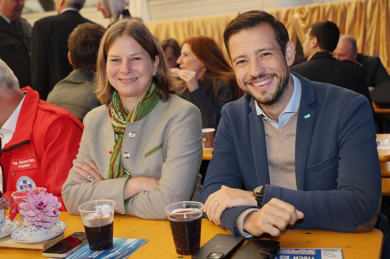 8. Tag der Einsatzkr&auml;fte in Millstatt. Am Bild: LR Sebastian Schuschnig mit Bgm.in Karoline Turnschek (Wei&szlig;ensee). Foto: LPD K&auml;rnten/Wajand