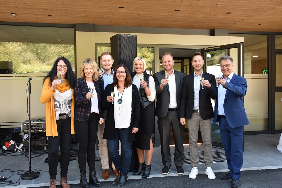 Das VNR-Team v. l.: Sonja Niescher, Claudia Guggenbichler, David Pleschberger, Barbara Gruber, Bettina Rohrer, Mag. Rainer Micheler, Alex und Reinhold Niescher.