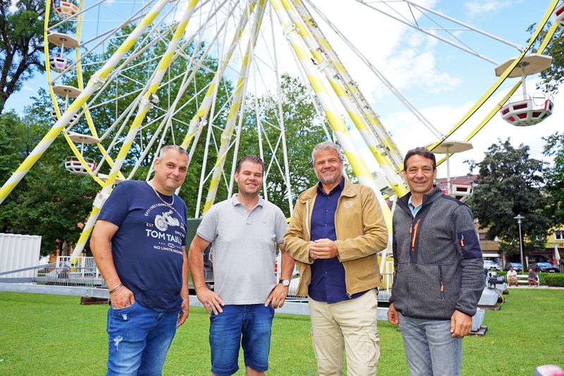 Die Betreiber Klaus Kucher und Martin Henriks, B&uuml;rgermeister Gerhard K&ouml;fer und Gerhard Briggl vom Stadtmarketing (von links)