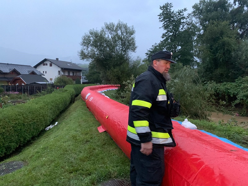 F&uuml;r die Bedienung der mobilen Hochwasserschutz-Elemente ist eine eigene Ausbildung erforderlich. Foto: BFKdo Spittal
