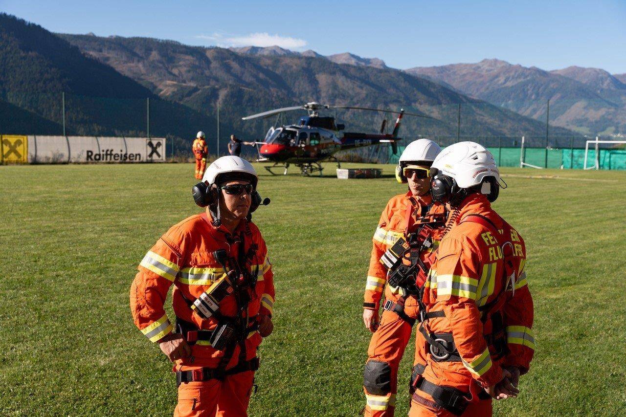 Bei der &Uuml;bung wurden Abl&auml;ufe in der Wald- und Vegetationsbrandbek&auml;mpfung trainiert. Foto: Feuerwehr Anras/Simon Kofler