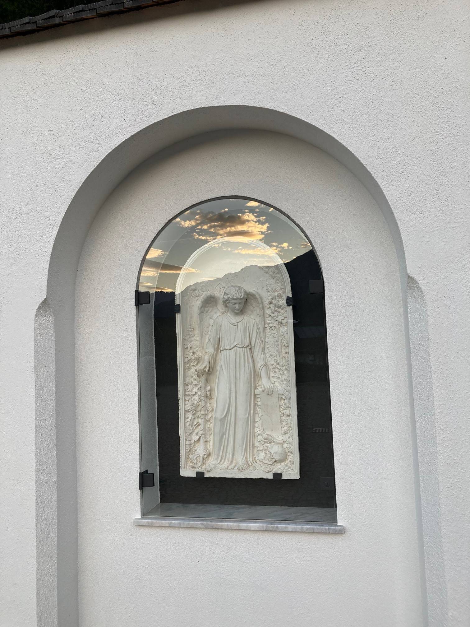 Der "Trauernde Engel" am Kirchplatz. Foto: Stangl