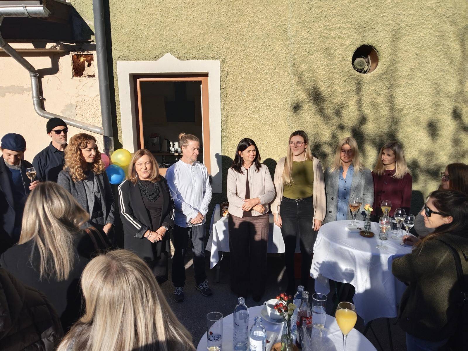 Landesr&auml;tin Eva Pawlata, Gesch&auml;ftsf&uuml;hrerin Gabriela Ebner-Rangger und das Team IWO Zweigstelle Lienz (v.l.) Fotos: Magdalena Pircher