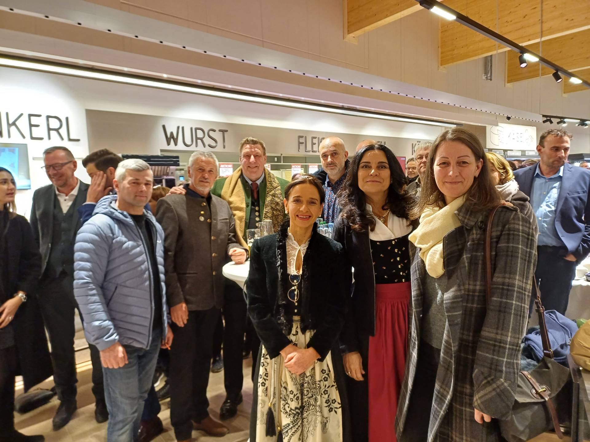 GR. Benno Wassermann, Vzbgm. Claus Faller, Alt-Bgm. Josef Jury, Hannelore Holzbauer-Kothmaier (B&uuml;rger- und Goldhaubenfrauen), Christoph Pfeifhofer, Mirjana Sragalj (f&uuml;r die B&uuml;rger- und Goldhaubenfrauen Gm&uuml;nd), Verena M&ouml;&szlig;ler (B&uuml;rger- und Goldhaubenfrauen)