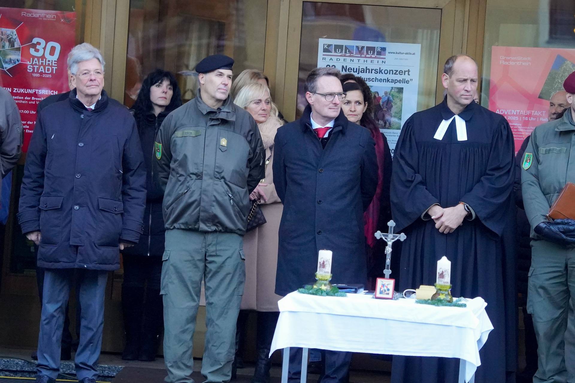 V. l.:  LH Peter Kaiser; Philipp Eder (Milit&auml;rkommandant von K&auml;rnten); LAbg. Michael Maier (B&uuml;rgermeister der Stadtgemeinde Radenthein); Johannes H&uuml;lser (Evangelischer Milit&auml;rseesorger). Foto: LPD K&auml;rnten/Steinacher