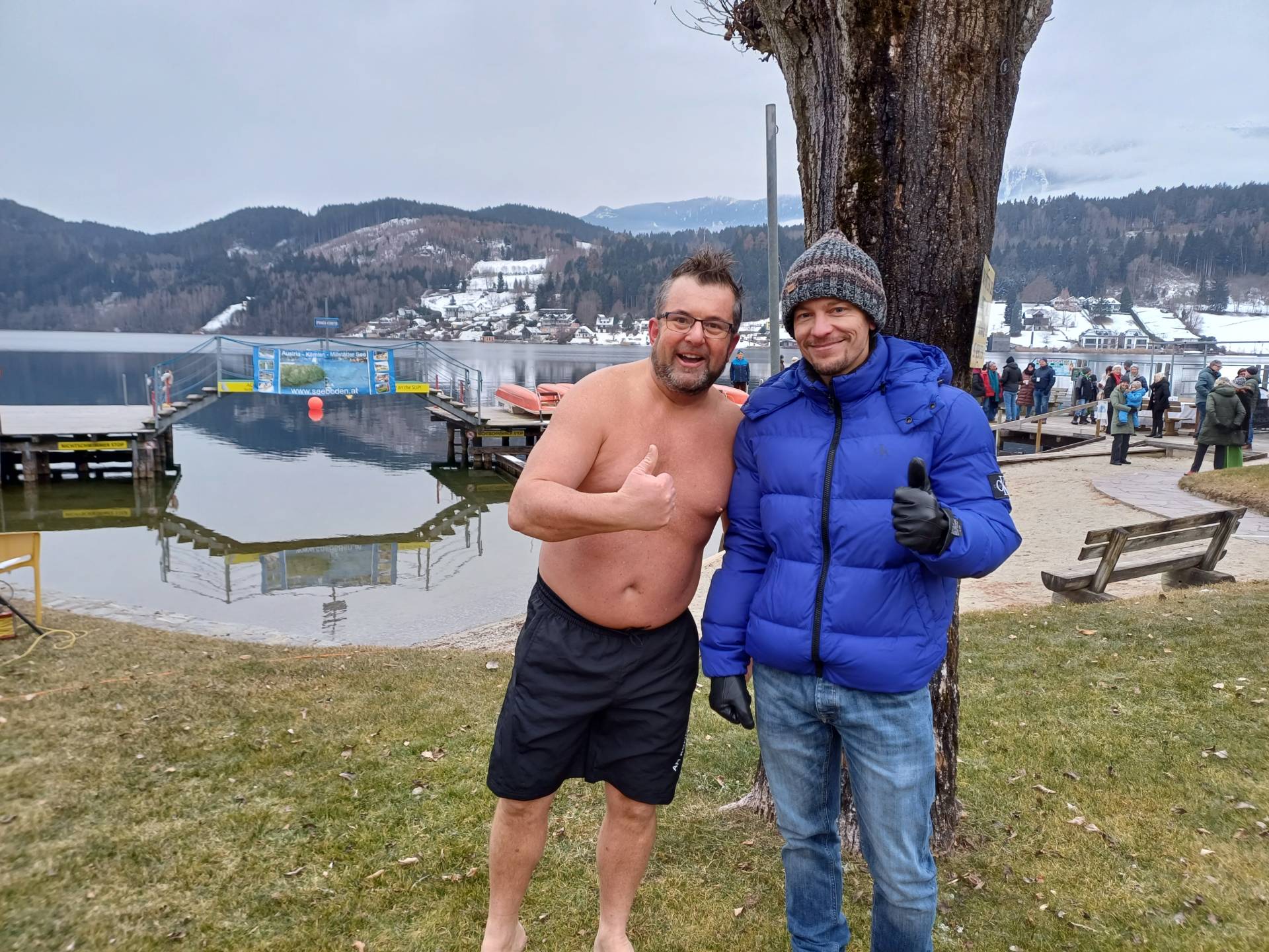 Schwimmer Mario Oberstrass und ein weiterer Wagemutiger.