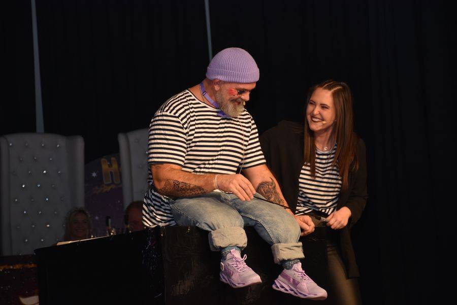 Eine Super Nummer: K&uuml;nstliche Intelligenz gepaart mit klassischer Bauchredner-Kunst, das zeigten Selina und Armin Golobic