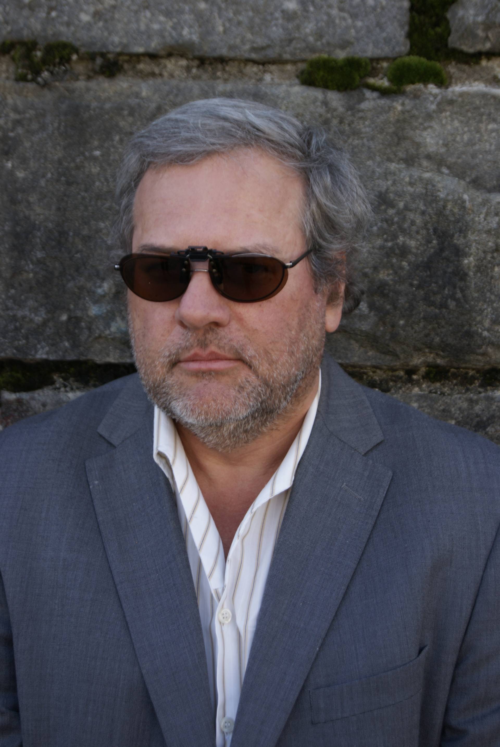 Peter Citti stellt seinen neuen Hermagor-Roman im ehemaligen &bdquo;Hut ab&ldquo; vor. Foto: Julia Jank