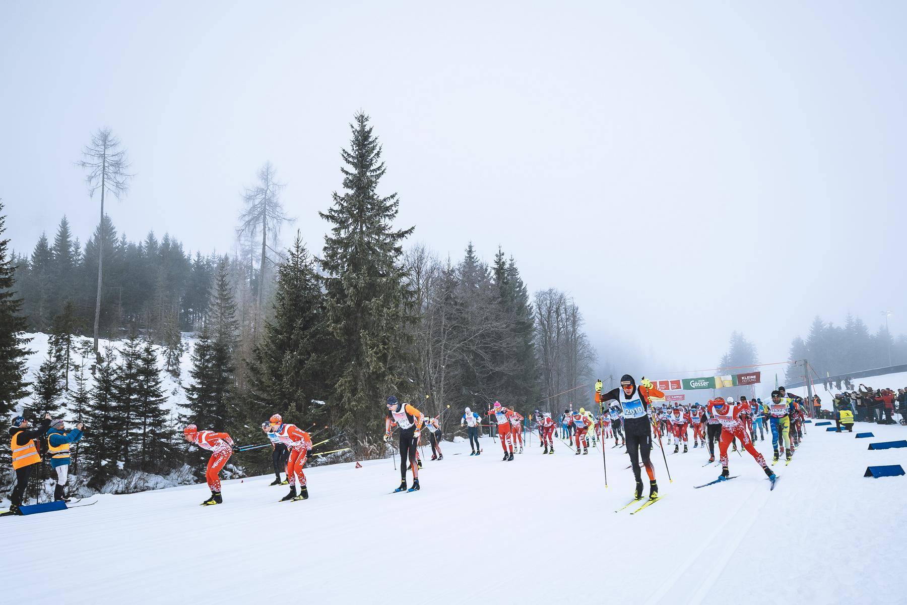 Auch am Sonntag nahmen rund 600 StarterInnen aus 34 Nationen den Klassiklauf in Angriff. Foto: Expa Pictures