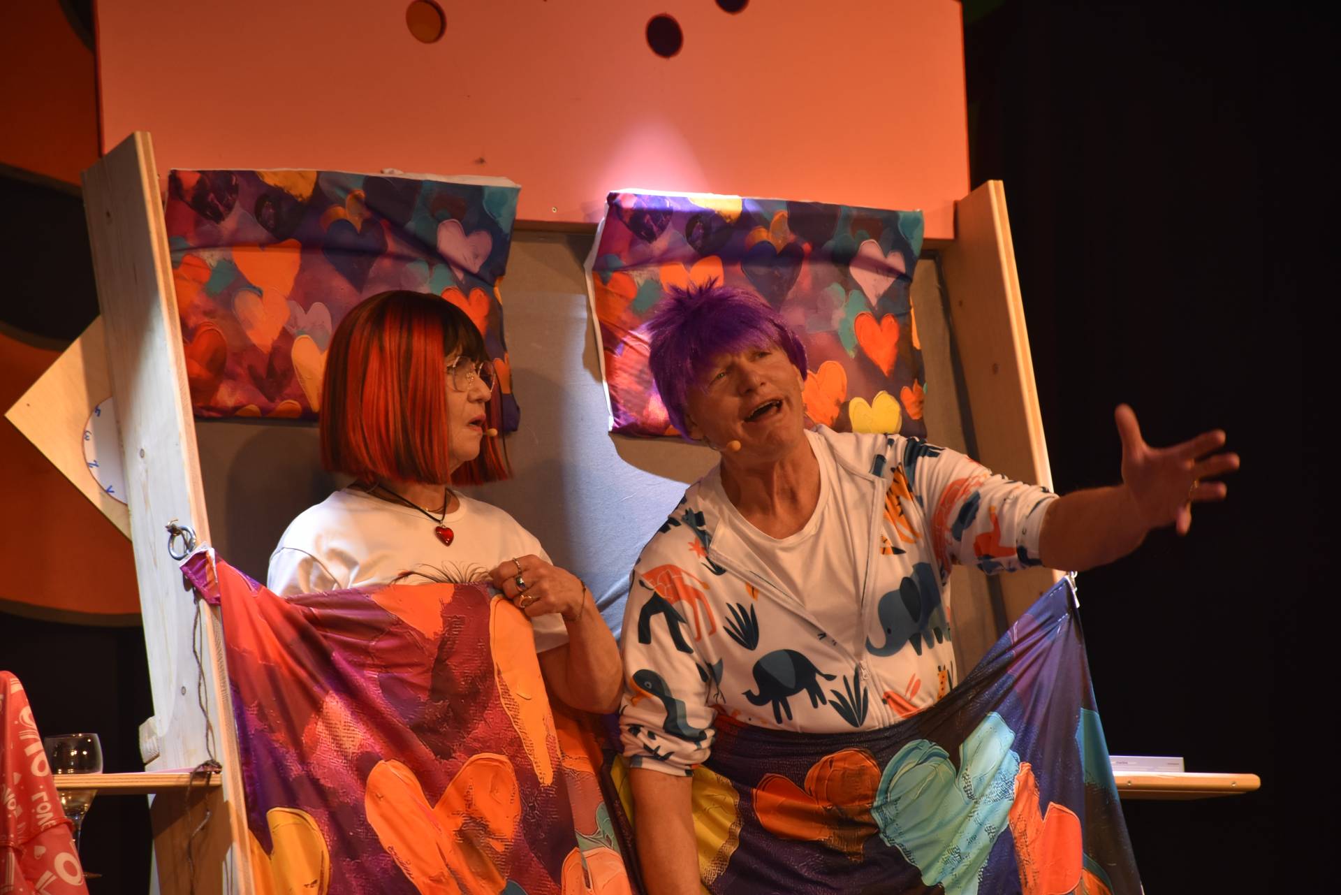 Was beim Bettgefl&uuml;ster zwischen Monika Safrin und Ingo Jahn alles an Licht kommt...