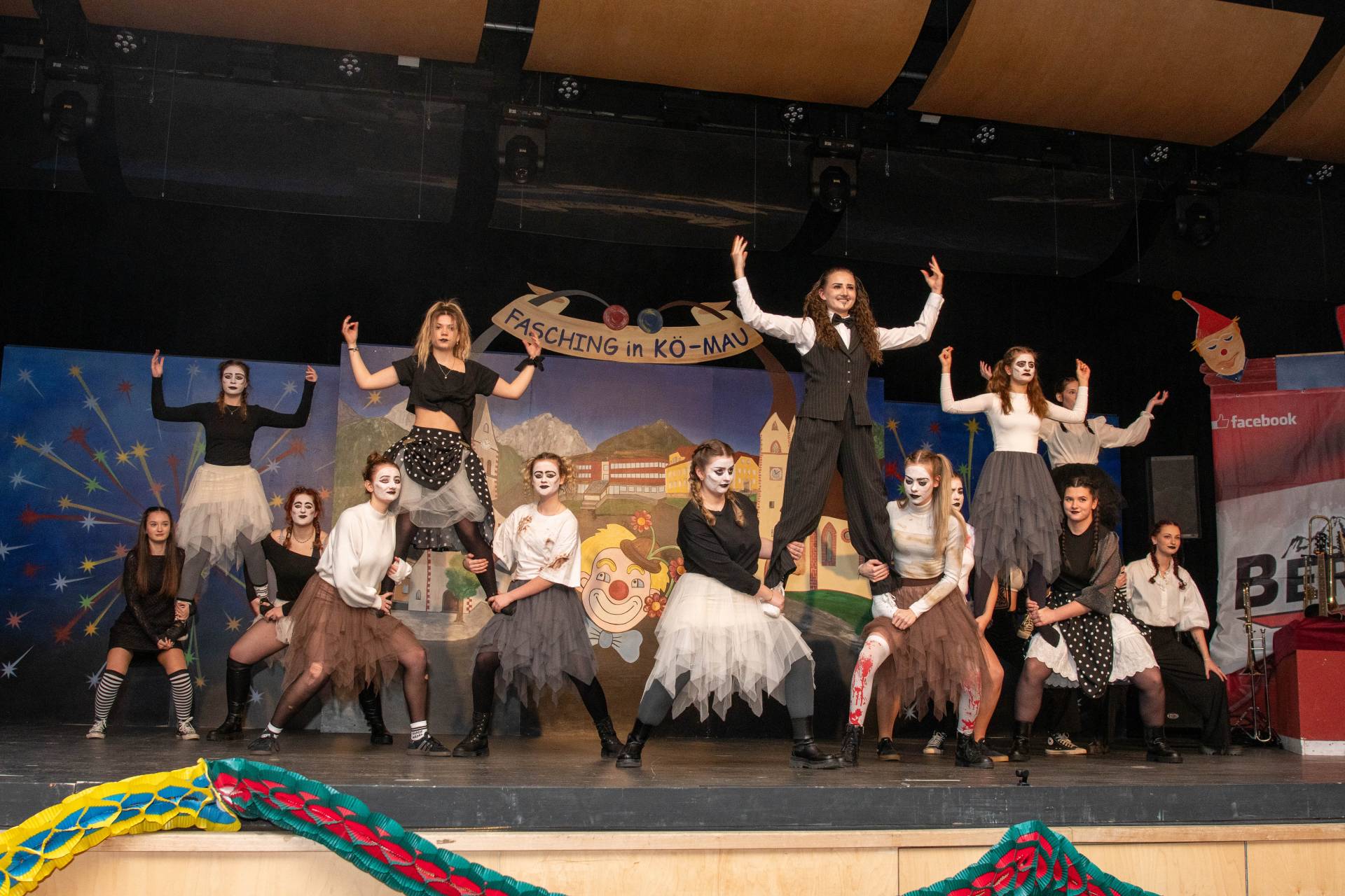 Freuen darf man sich bei den K&ouml;Mauer Sitzungen auf die Tanzeinlagen. Diese sind eine wahre Freude mit perfekter Ausf&uuml;hrung. Kein Wunder, dass es immer wieder lautstarke &bdquo;Zugabe-Rufe&ldquo; gibt.