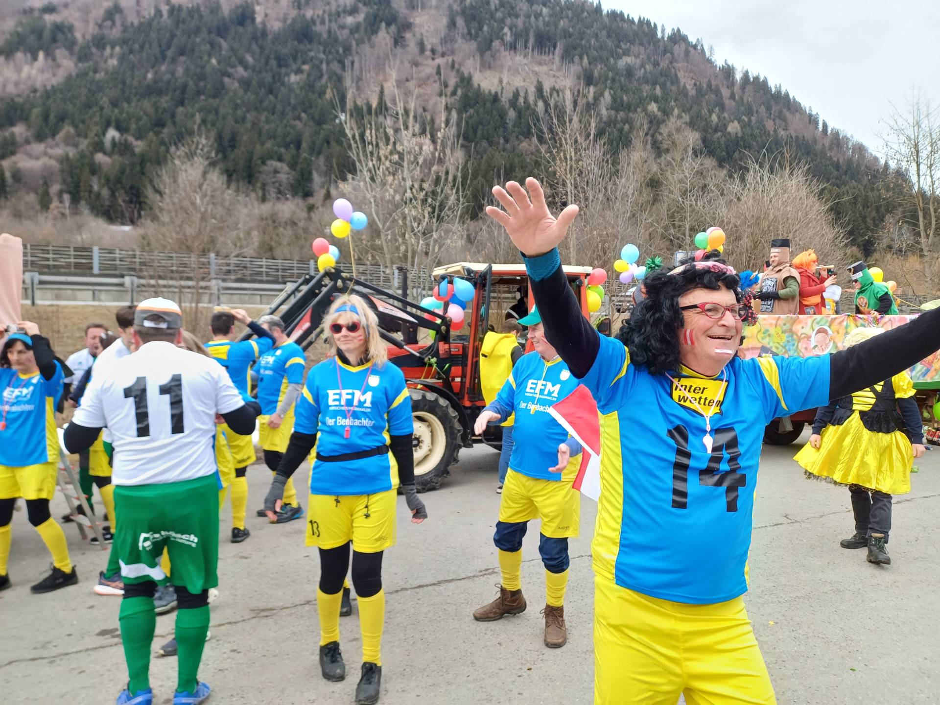 Brachten gute Laune mit: Die Volkst&auml;nzer aus Steinfeld.