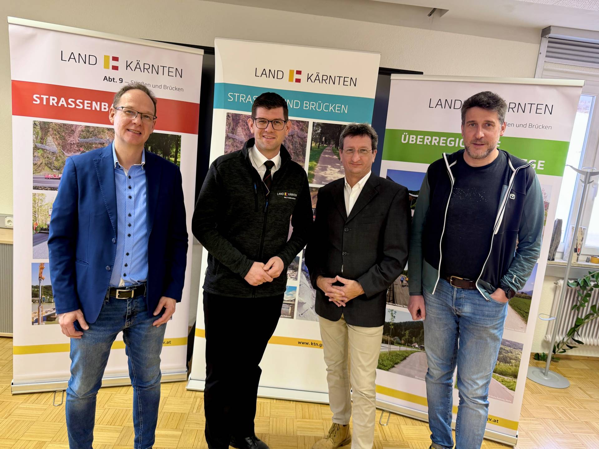 V. l.: Reinhard Schell (Leiter Stra&szlig;enbauamt Spittal), LH-Stv. Martin Gruber, Abteilungsleiter Volker Bidmon und Norbert Lengfeldner (Stra&szlig;enbauamt Spittal).