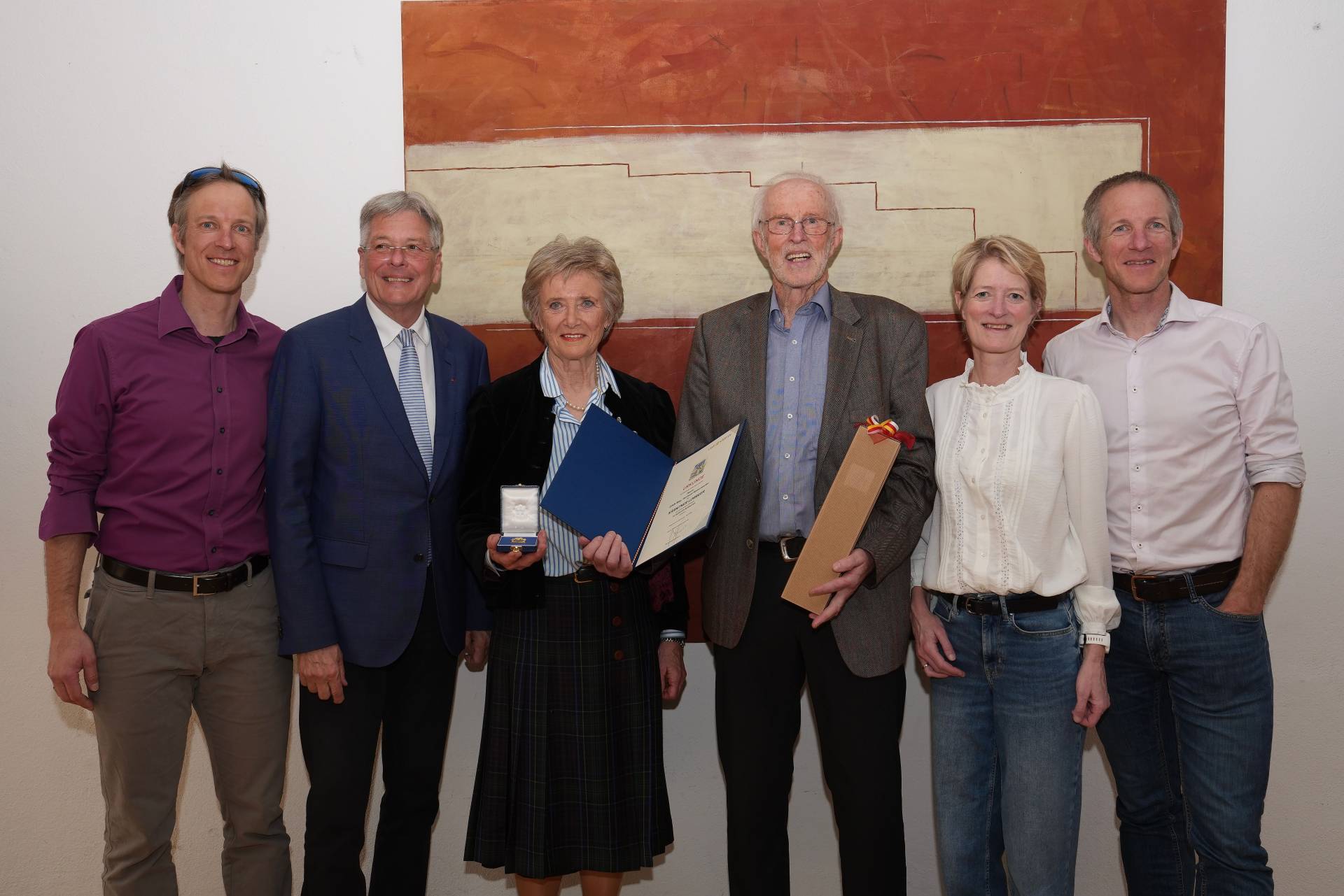 Gerhard Hohenwarter jun., LH Peter Kaiser, Waltraud und Gerhard Hohenwarter, Tochter Elisabeth. Sandrisser und Sohn Michael Hohenwarter bei der Verleihung K&auml;rntner Lorbeer in Gold mit Brillanten an Gerhard Hohenwarter sen.