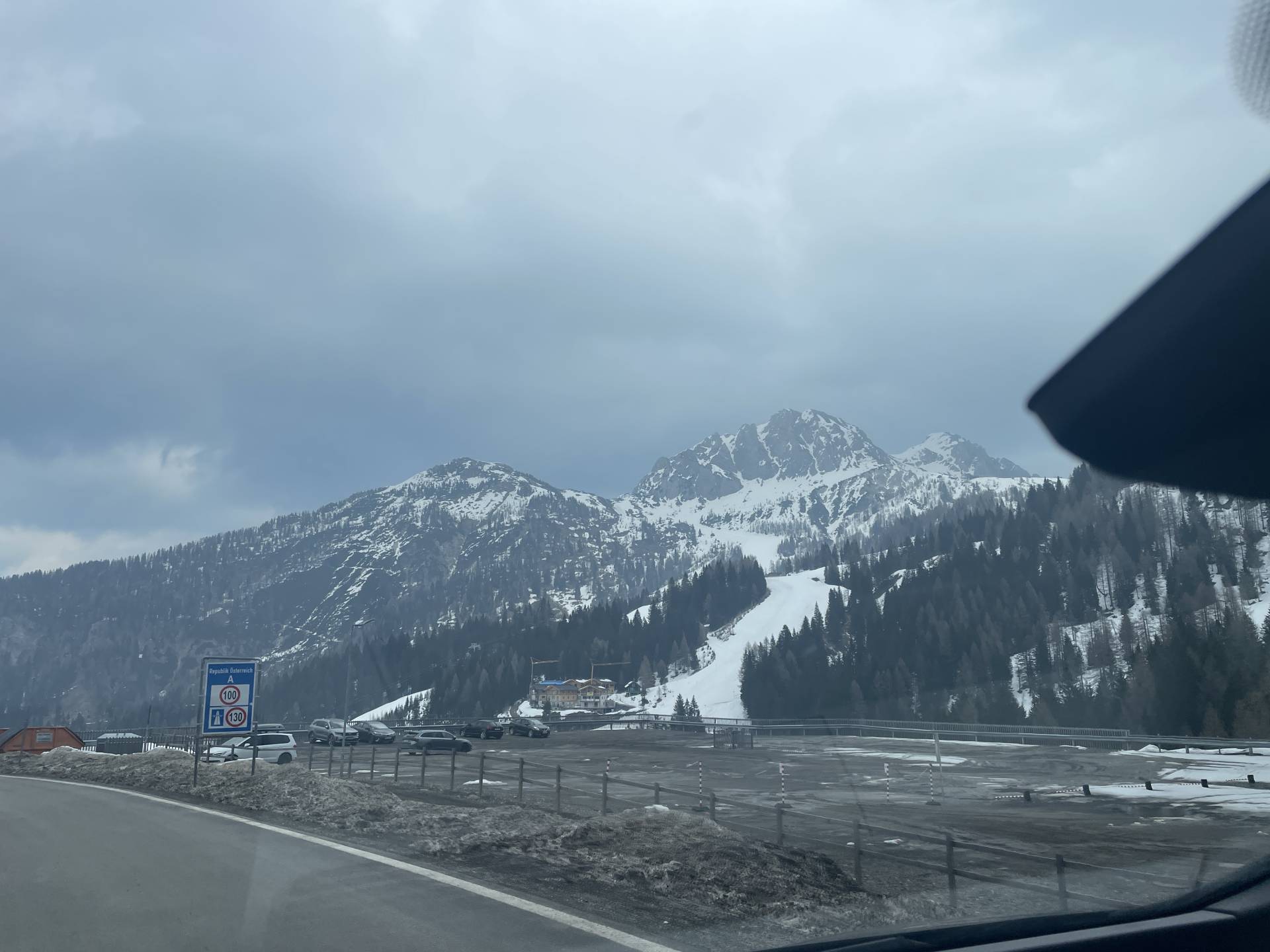Nach Ostern wird auch der Nassfeldpass gesperrt sein. Foto: Ortner