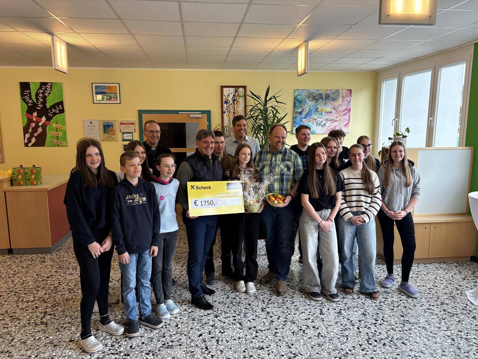 Scheck&uuml;bergabe an die Gemeinden Virgen und Pr&auml;graten. Foto: MS Virgen