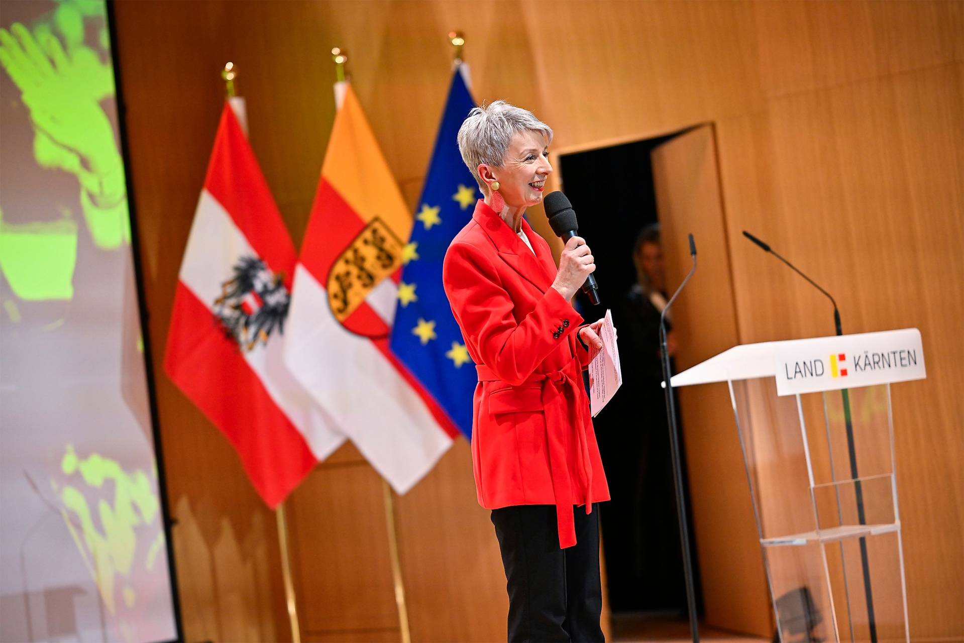 Landeshauptmann-Stellvertreterin Gaby Schaunig &uuml;bernimmt bis zu Fellners Angelobung die Amtsgesch&auml;fte. &bdquo;Das Land hast du mit ruhiger Hand auch durch &auml;u&szlig;erst st&uuml;rmische Zeiten gef&uuml;hrt&ldquo;, betonte Schaunig.