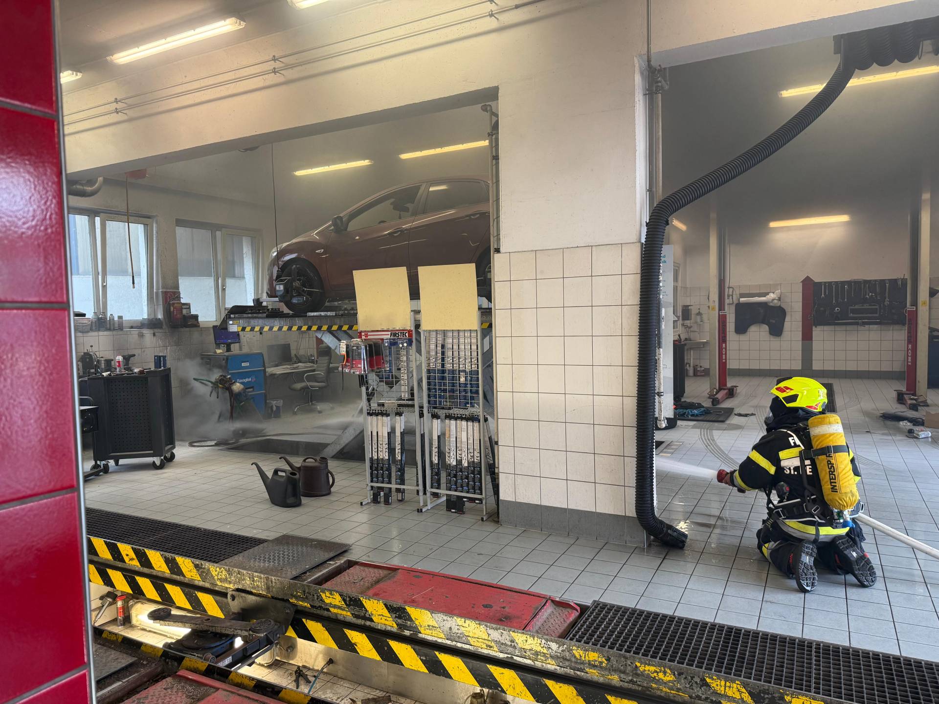Der Brand einer Acetylengasflasche in einer KFZ-Werkstatt z&auml;hlte wegen der Explosionsgefahr zu den herausforderndsten Eins&auml;tzen.