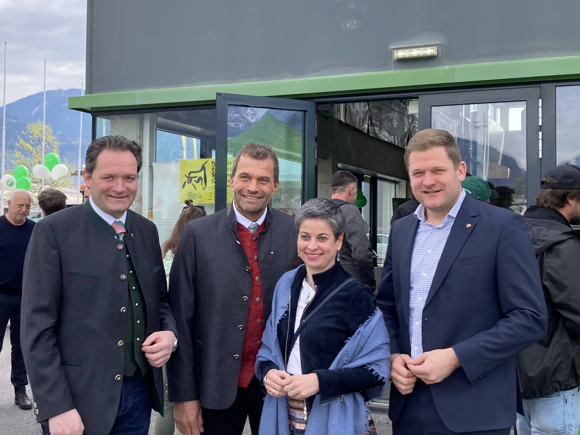 BM Norbert Totschnig, MR-Obmann Hans Gumpitsch, Wirtschaftskammer-Bezirksobfrau Michaela Hysek-Unterweger, Bundesratspr&auml;sident Markus Stotter. Foto: Stangl