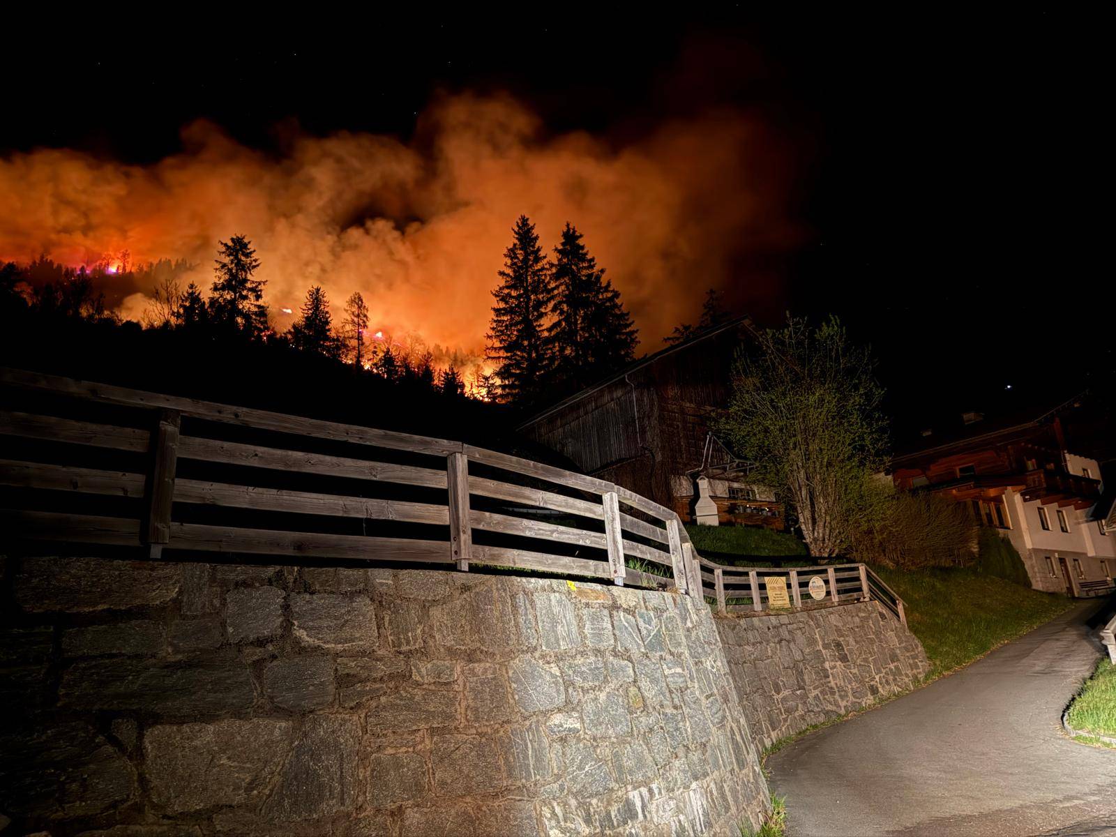 Waldbrand bei Promeggen.