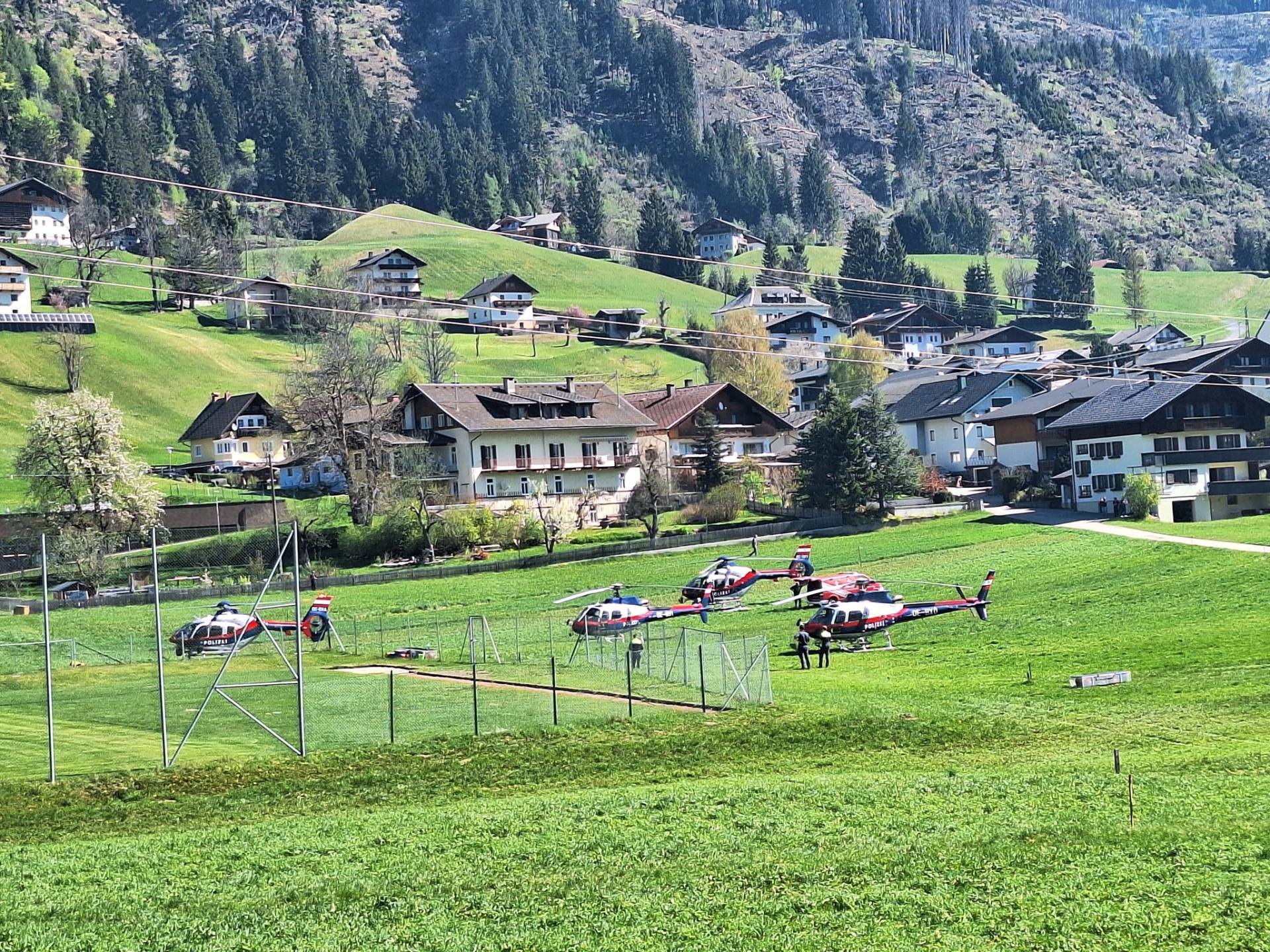 Vier Hubschrauber des Innenministeriums und zwei Bundesheer-Hubschrauber im Lesachtal. Foto: Abschitt Oberes Drautal.