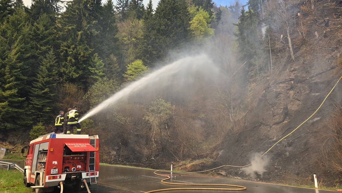 Die Feuerwehren des Abschnitts Oberes Drautal sind seit gestern in Bereitschaft, heute wird mit dem KAT-Zug im Lesachtal gearbeitet. Foto: Abschnitt Oberes Drautal