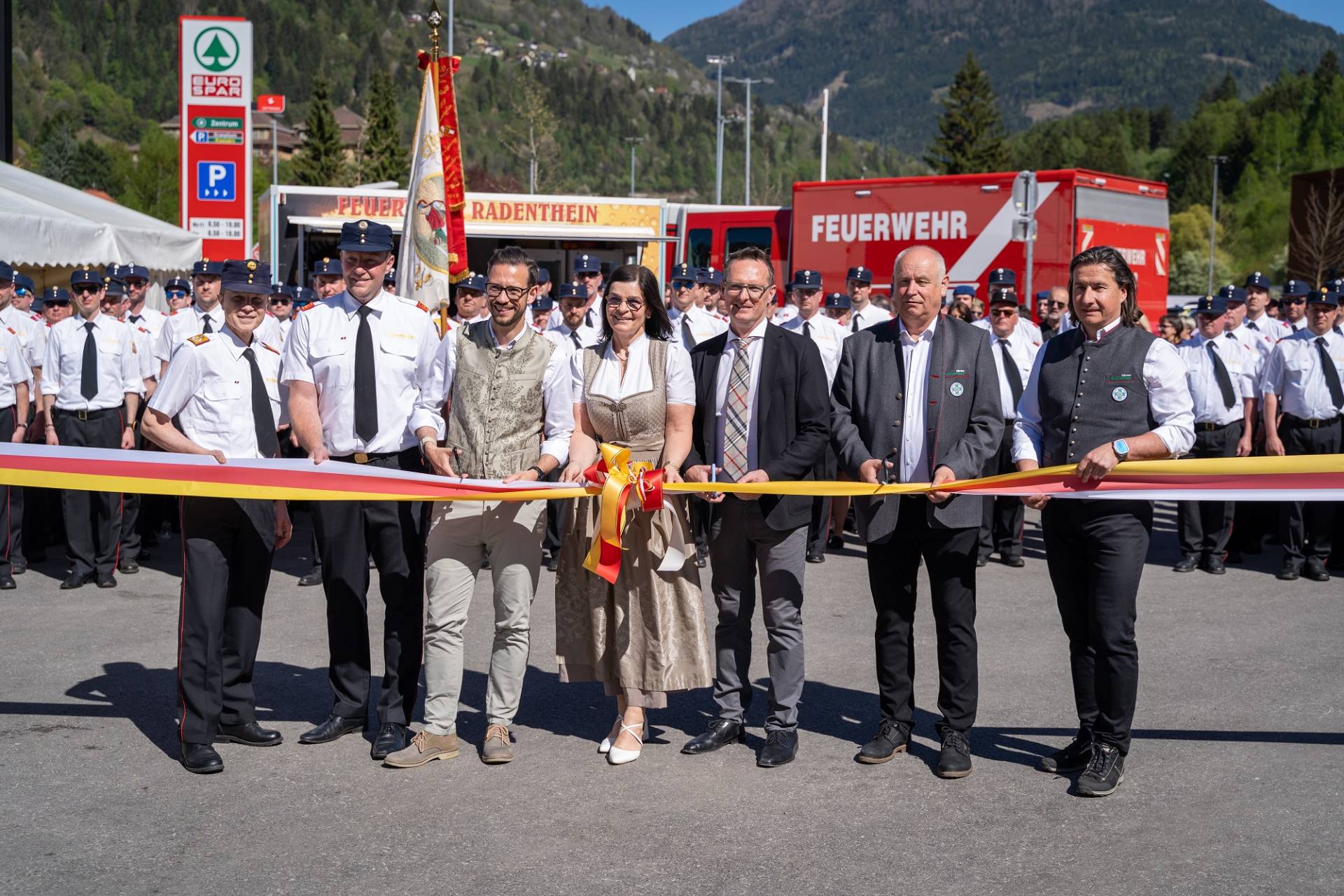 Er&ouml;ffnung des neuen Einsatzzentrums in Radenthein durch Bgm. Michael Maier, LR Marika Lagger-P&ouml;llinger und LR Sebastian Schuschnig.