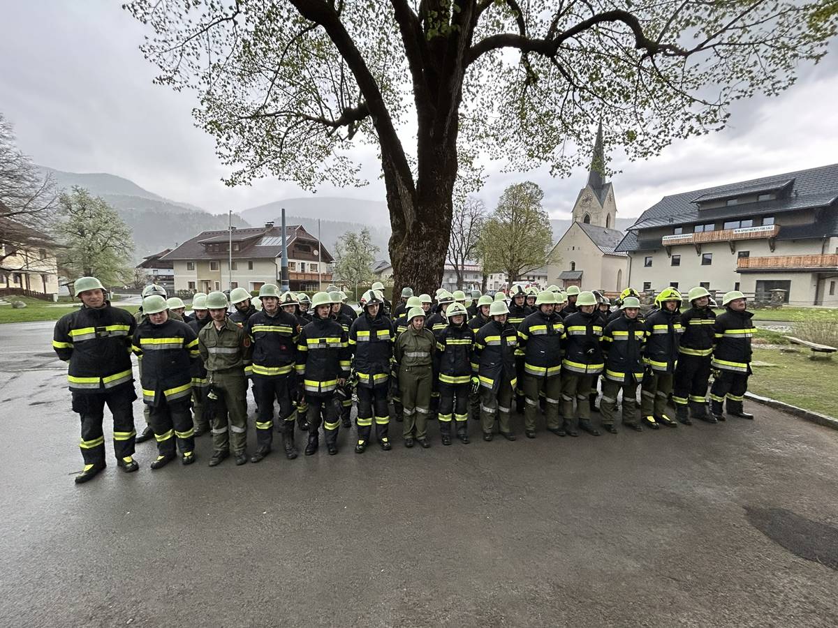 49 Burschen und elf M&auml;dchen bereiteten sich in Rattendorf auf ihre Feuerwehr-Aufgaben vor. Foto: BFKdo Hermagor