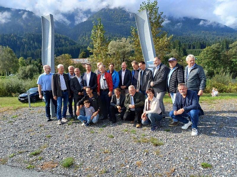 Zur Er&ouml;ffnungsfeier gekommen waren auch Vertreter der angrenzenden Gemeinden, wie die B&uuml;rgermeister Leopold Astner und Johannes Lenzhofer.