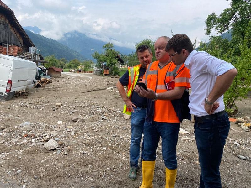 LR Martin Gruber machte sich ein Bild in Treffen am Ossiacher See.