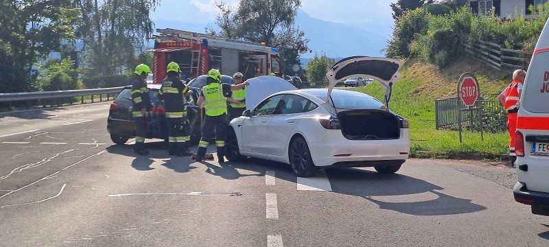Unfall auf Millst&auml;tter Stra&szlig;e (2)