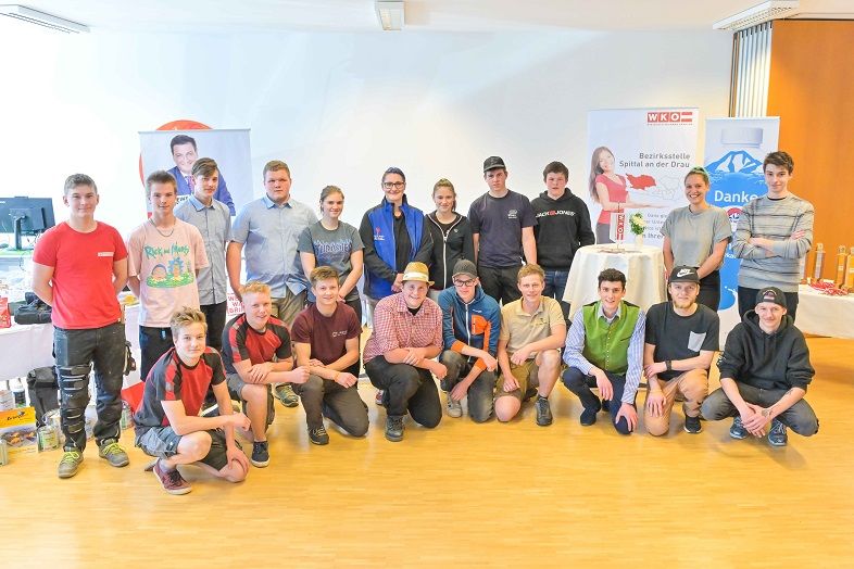 Tischlerlehrlinge aus den Bezirken Spittal und Hermagor haben ihr K&ouml;nnen in Spittal gemessen. Foto: WKK/Sommeregger-Just