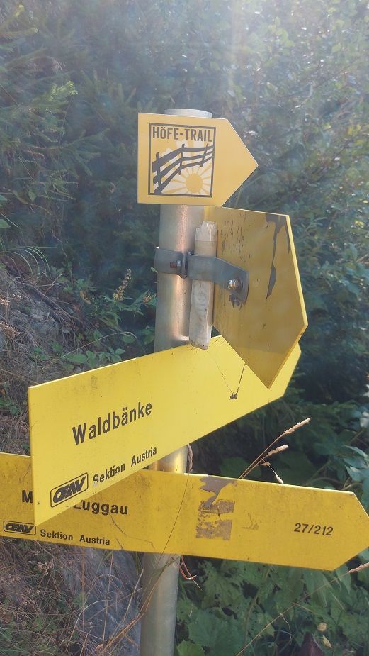 Ein eigenes &bdquo;H&ouml;fe Trail&ldquo;-Logo markiert den rund 50 km langen erlebnisreichen Familien-Wanderweg von Sillian nach Liesing. Foto: k.brunner
