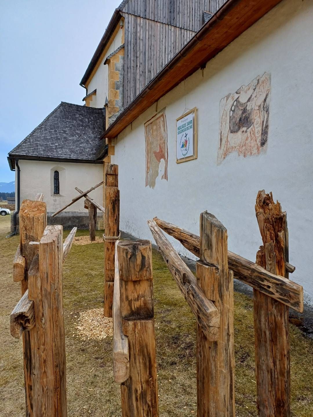 Hans-Peter Profunser-Kreuzweg bei der Kirche St. Athanas.