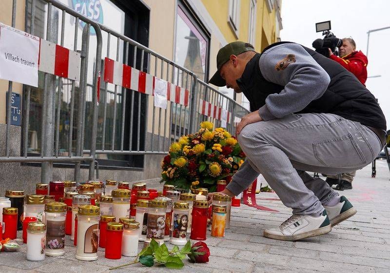 K&auml;rnten trauert: Messerattentat in Villach. Gedenkkerzen am Tatort in Villach.