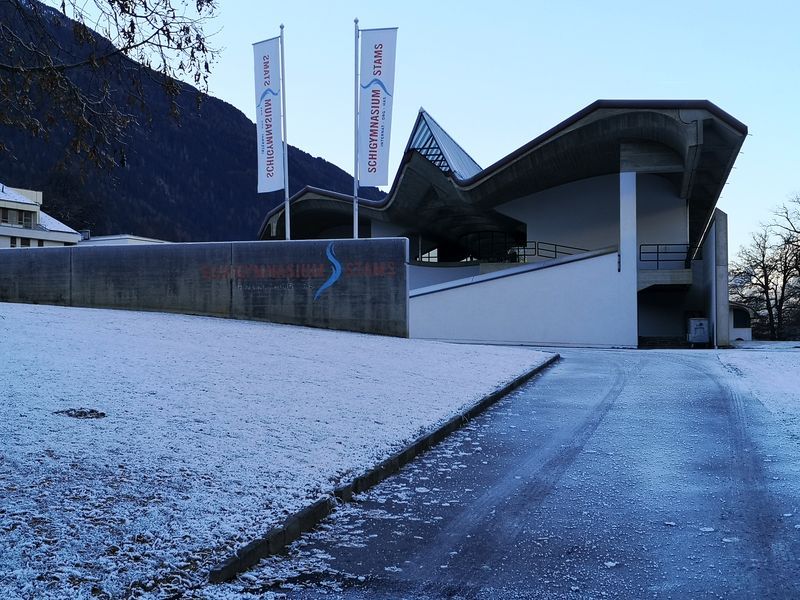 In Stams (Bild) und Schladming gibt es bereits Skisport-Leistungszentren. Foto: Wikipedia