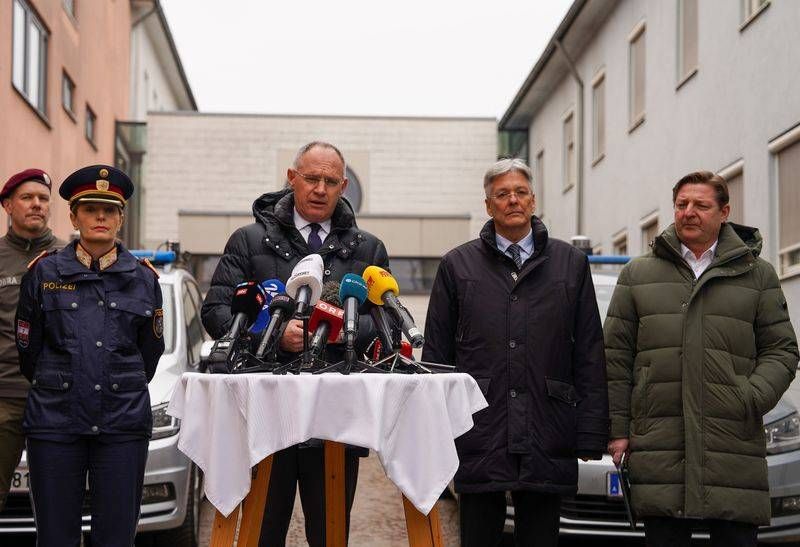 K&auml;rnten trauert: Messerattentat in Villach. Landespolizeidirektorin Michaela Kohlwei&szlig;, BM Gerhard Karner, LH Peter Kaiser, Bgm. G&uuml;nther Albel.