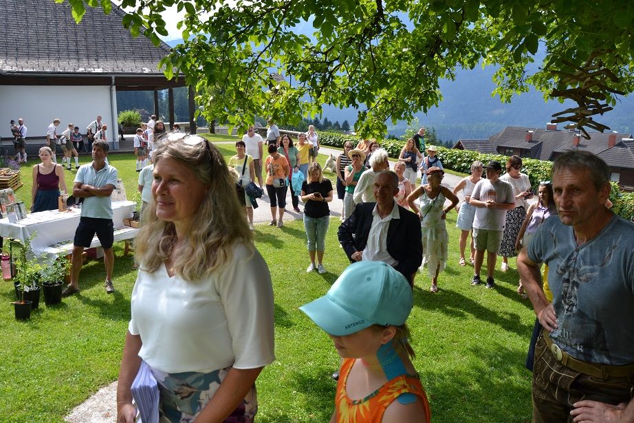 Ein Fixpunkt beim Fest sind die F&uuml;hrungen durch den Kr&auml;utergarten mit der Expertin Annette Wallner.